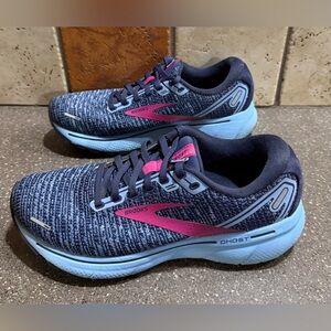 Brooks Women's Running Shoes - Navy and Pink size 7.5